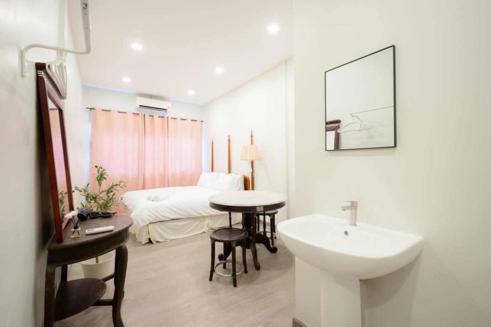 Hidden Dragon Yaowarat Road Bkk Apartment Bangkok Exterior photo